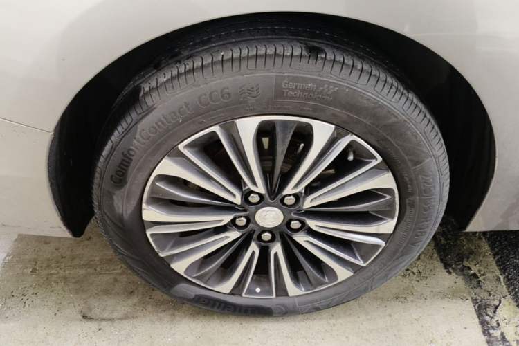 Used Buick GL8 2023 ES Lu Zun Luxury Model Right Rear Wheel Hub