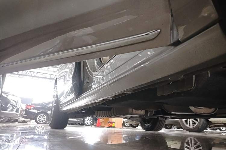 Used Buick GL8 2023 ES Lu Zun Deluxe Model Right Side Sill