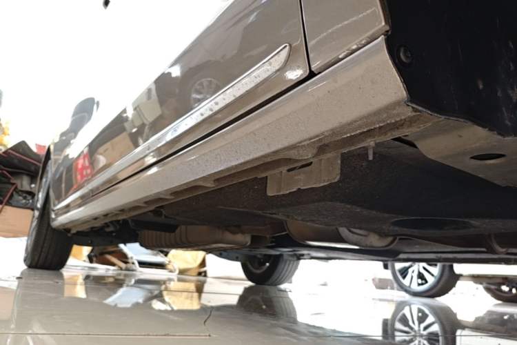 Used Buick GL8 2023 ES Lu Zun Luxury Model Right Side Sill