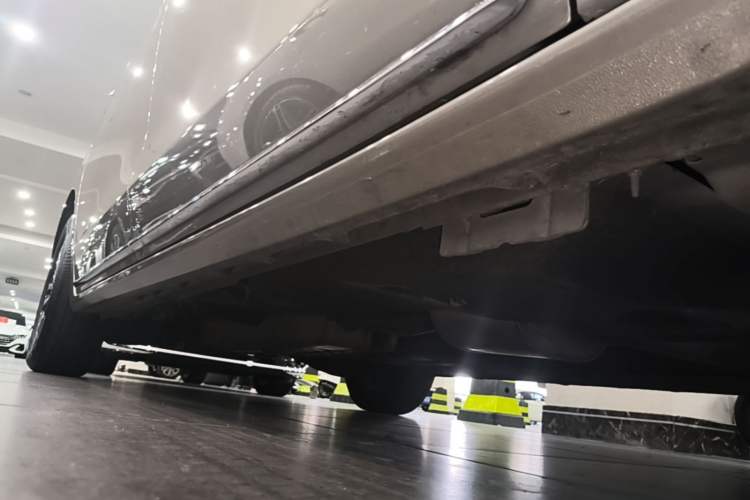 Used Buick GL8 2023 ES Lu Zun Deluxe and Yue Edition Right Side Sill
