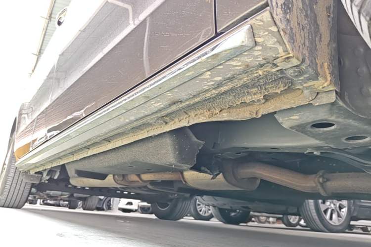 Used Buick GL8 2023 Land Executive Class 652T Luxury Model Right Side Sill