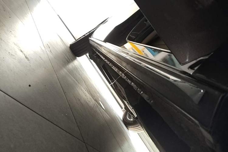 Used Buick GL8 2023 Facelifted Land Cruiser Executive Luxury Version Right Side Sill