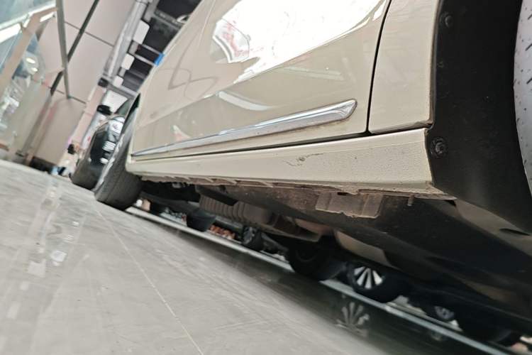 Used Buick GL8 2023 ES Lu Zun Deluxe Model Right Side Sill