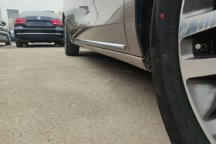 Used Buick GL8 2023 ES Lu Zun Comfort Model Right Side Sill