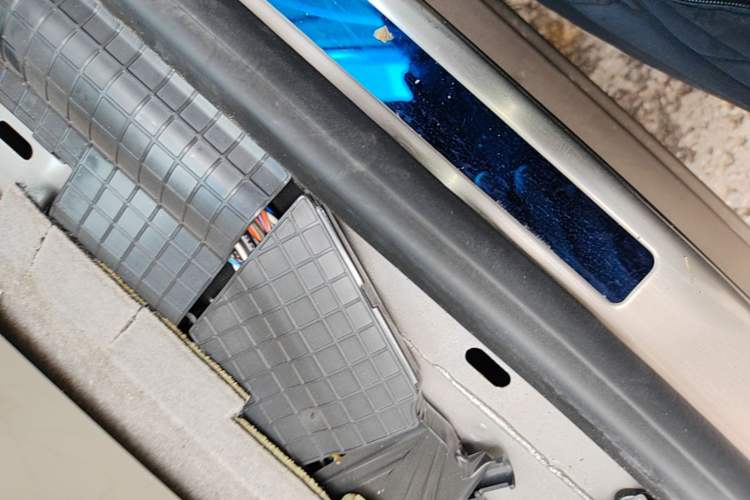 Used Buick GL8 2023 ES Lu Zun Comfort Model Right Side Sill