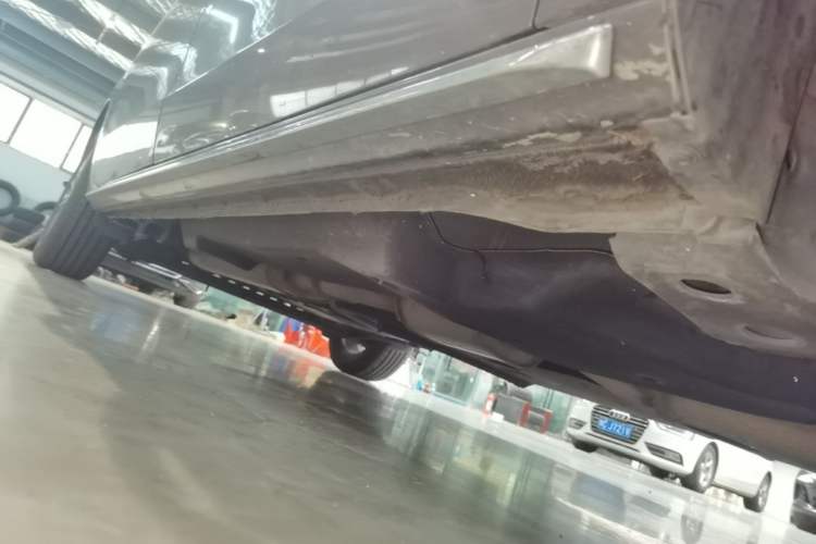 Used Buick GL8 2023 Facelifted Land Cruiser Executive Luxury Version Right Side Sill