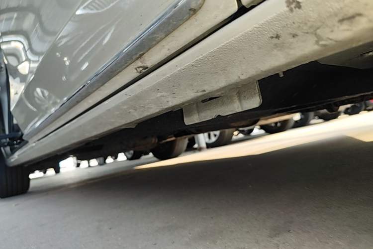 Used Buick GL8 2023 ES Lu Zun Deluxe Model Right Side Sill