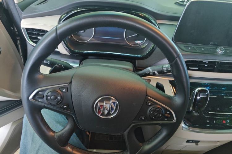 Used Buick GL8 2023 Facelifted Land Cruiser Executive Luxury Version Steering Wheel