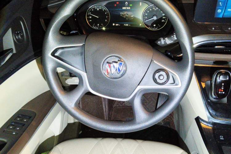 Used Buick GL8 2023 Land Executive Class Comfort Model Steering Wheel