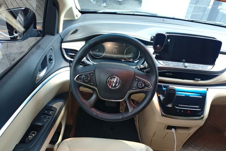 Used Buick GL8 2023 Facelifted Land Cruiser Executive Luxury Version Steering Wheel