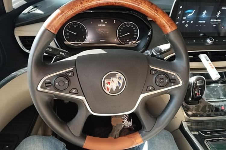 Used Buick GL8 2023 Facelifted Land Cruiser Executive Luxury Version Steering Wheel