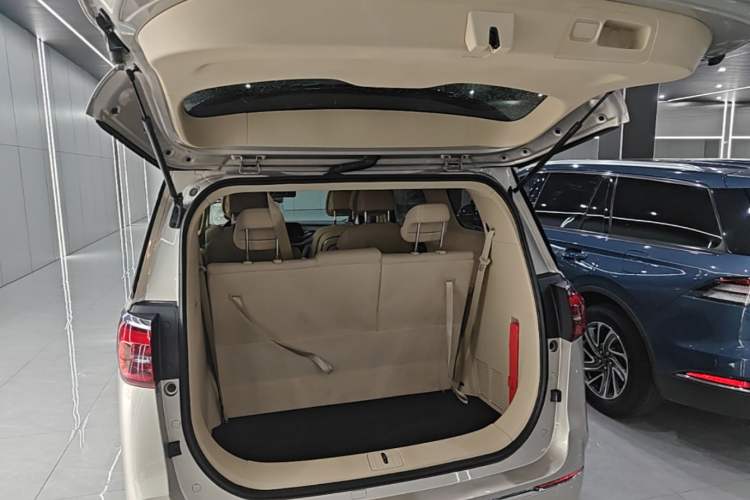 Used Buick GL8 2023 ES Lu Zun Deluxe Model Trunk