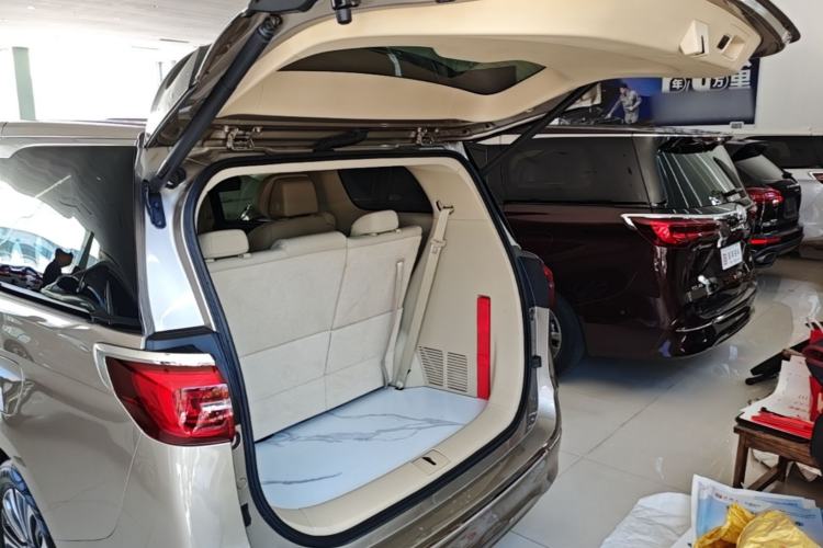 Used Buick GL8 2023 ES Lu Zun Luxury Model Trunk