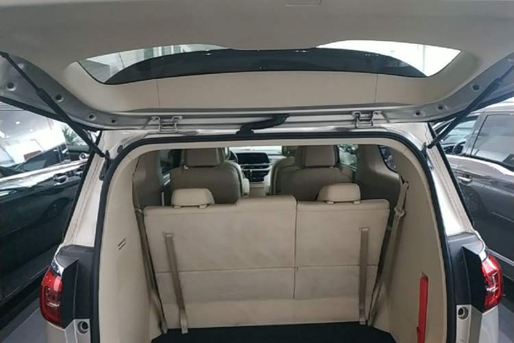 Used Buick GL8 2023 ES Lu Zun Deluxe Model Trunk