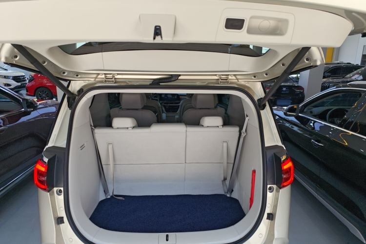 Used Buick GL8 2023 ES Lu Zun Deluxe and Yue Edition Trunk