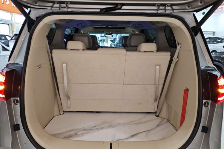 Used Buick GL8 2023 ES Lu Zun Luxury Edition and Yue Version Trunk