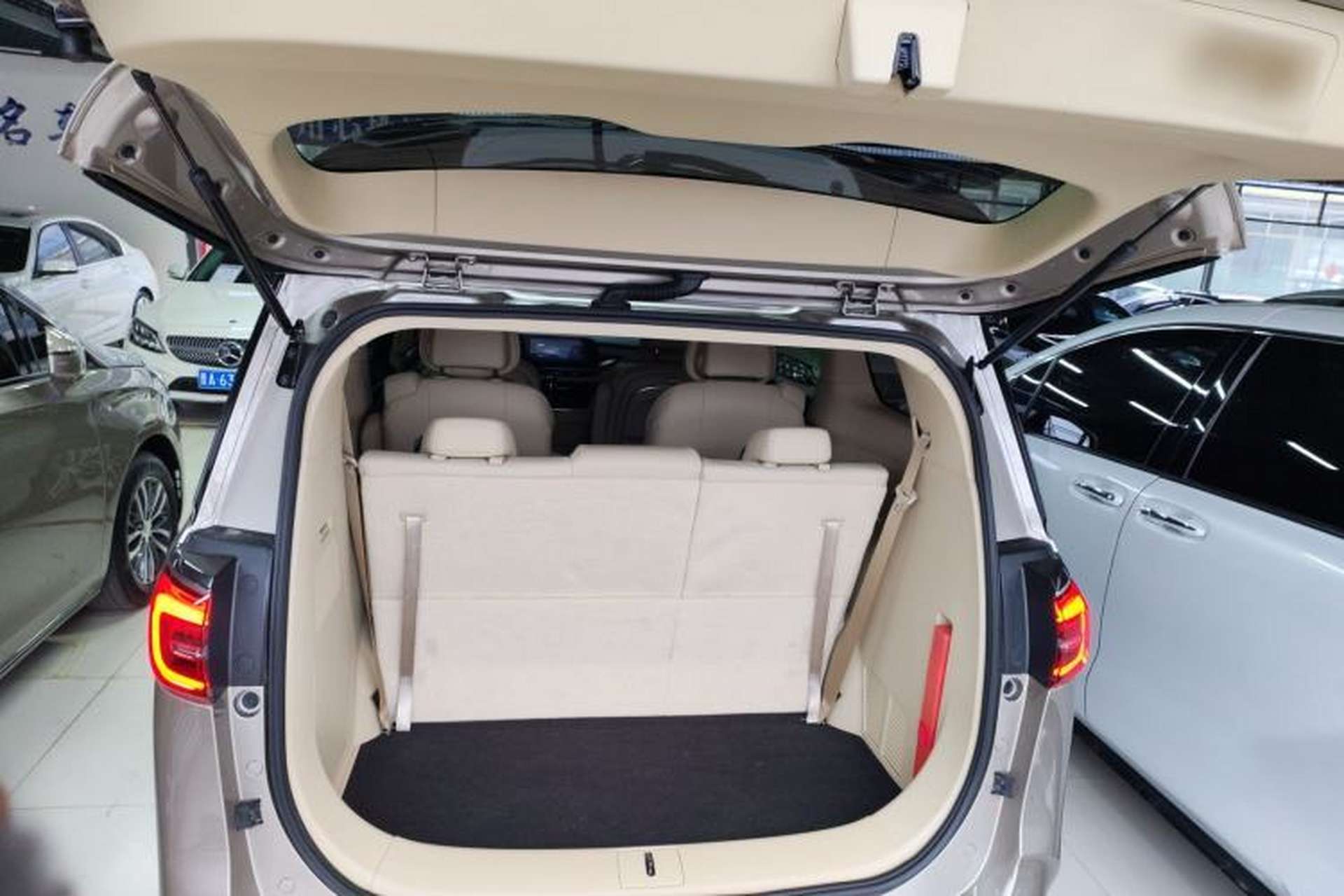 Used Buick GL8 2023 ES Lu Zun Deluxe Model Trunk