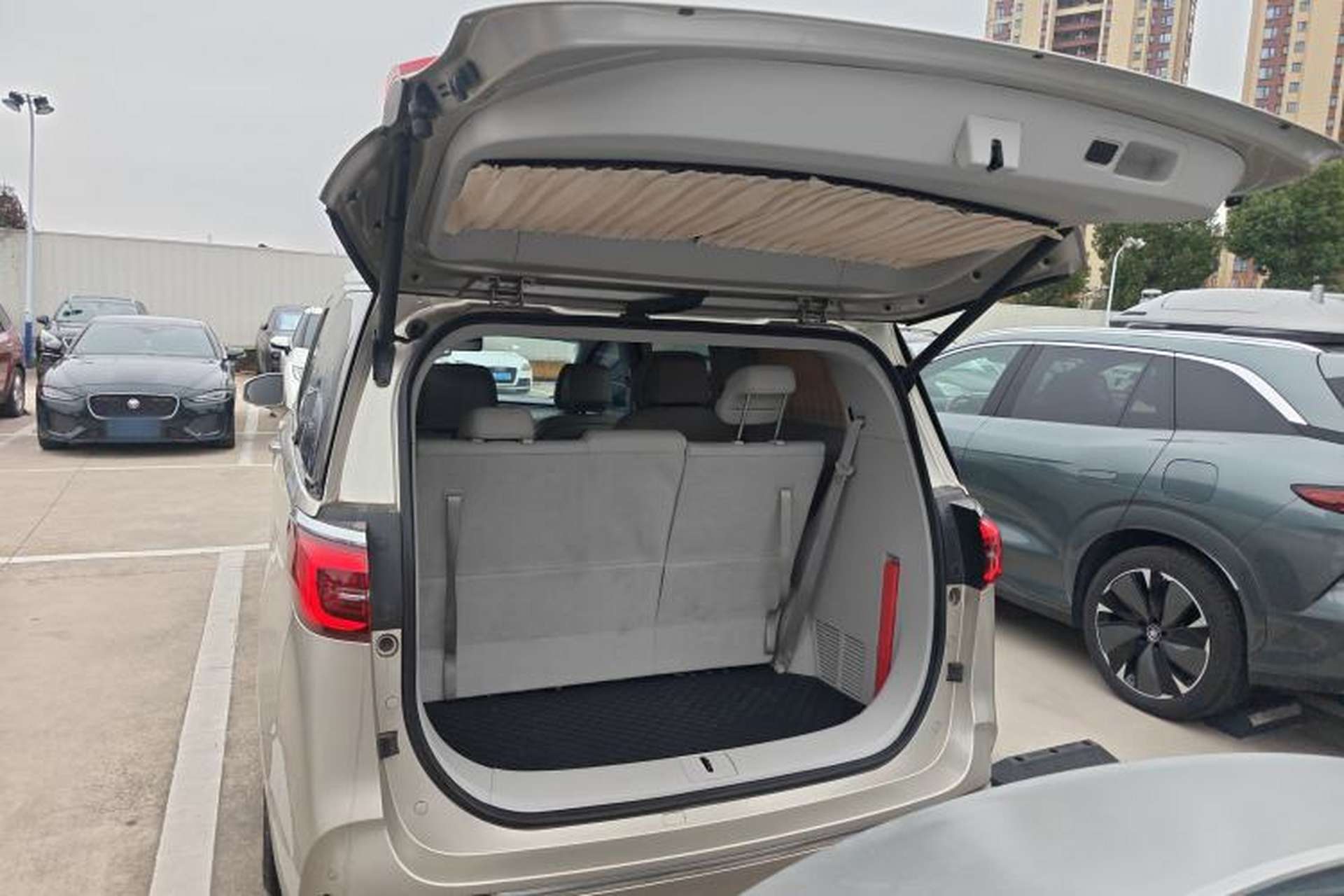 Used Buick GL8 2023 ES Lu Zun Luxury Edition and Yue Version Trunk