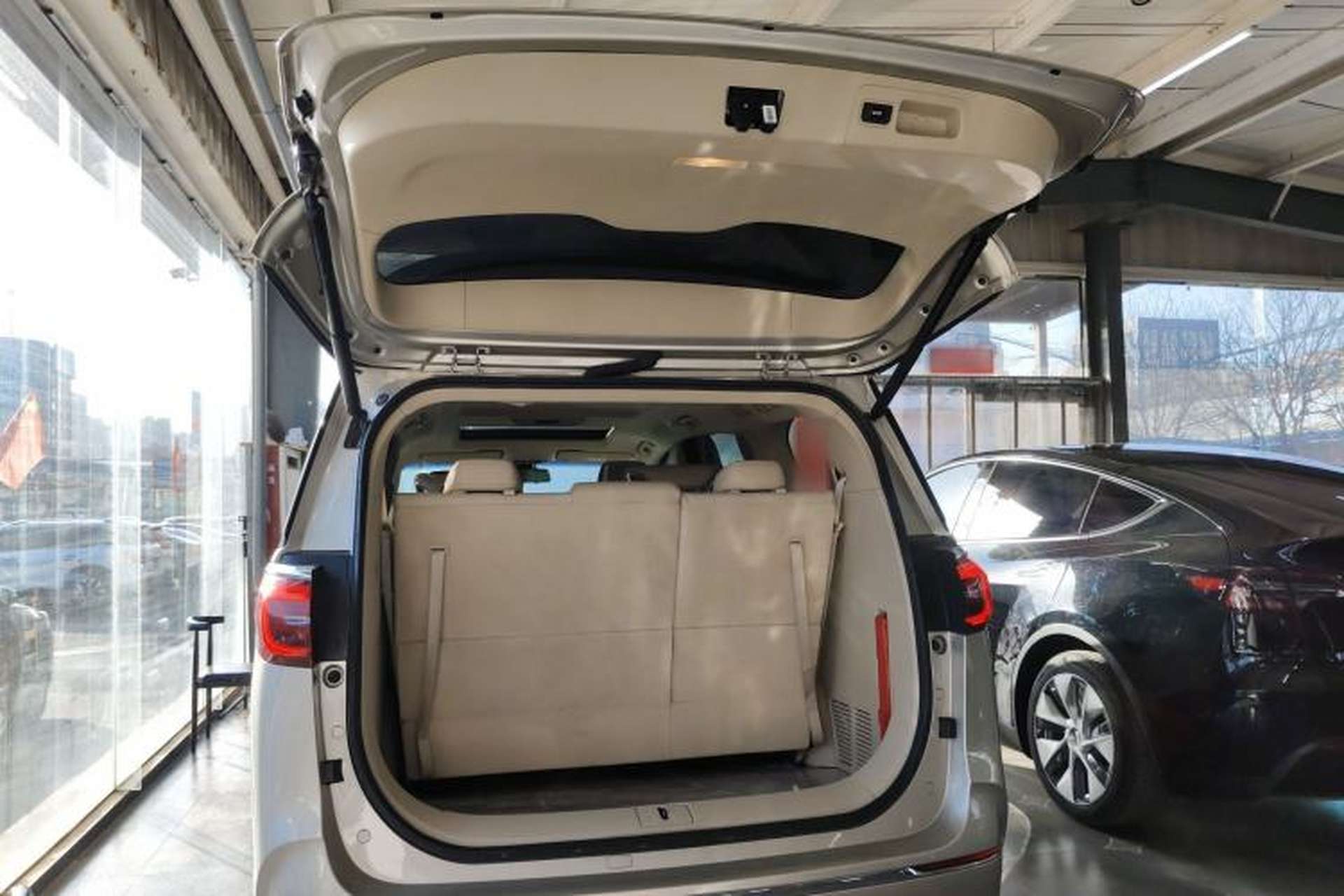Used Buick GL8 2023 ES Lu Zun Deluxe Model Trunk
