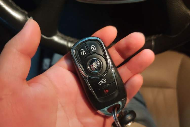 Used Buick GL8 2023 Facelifted Land Cruiser Executive Luxury Version Vehicle Key