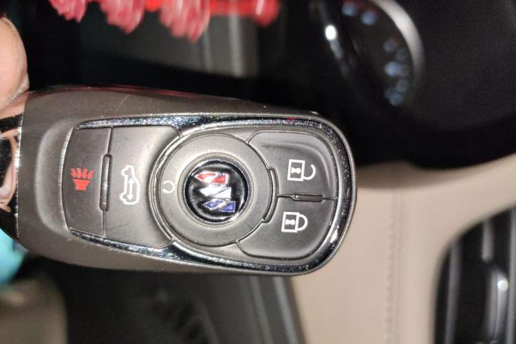 Used Buick GL8 2023 Facelifted Land Cruiser Executive Luxury Version Vehicle Key