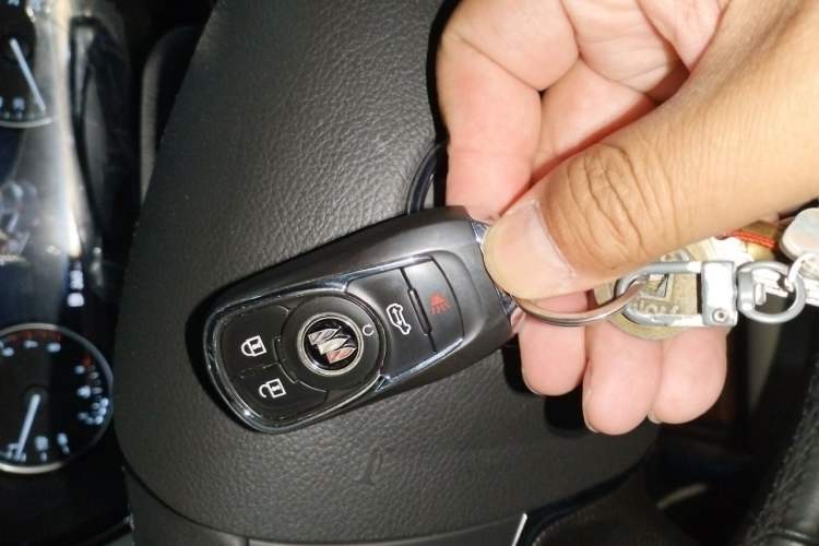 Used Buick GL8 2023 Facelifted Land Cruiser Executive Luxury Version Vehicle Key