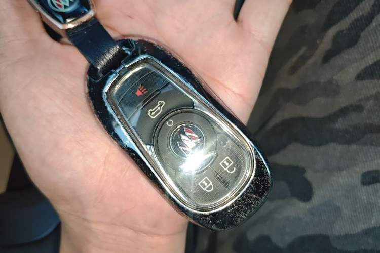 Used Buick GL8 2023 Facelifted Land Cruiser Executive Luxury Version Vehicle Key