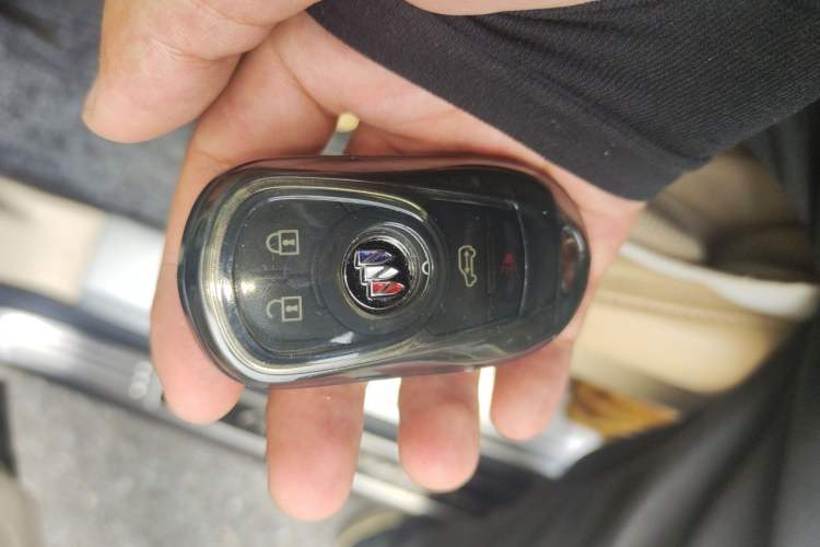 Used Buick GL8 2023 Facelifted Land Cruiser Executive Luxury Version Vehicle Key