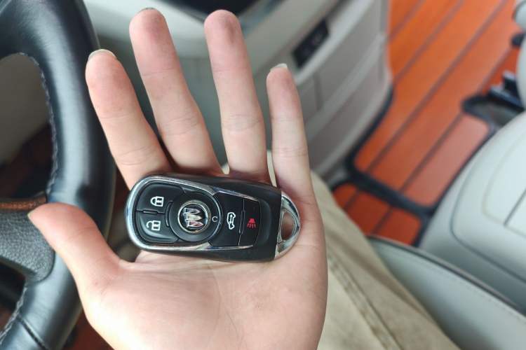 Used Buick GL8 2023 Land Executive Class 652T Luxury Model Vehicle Key