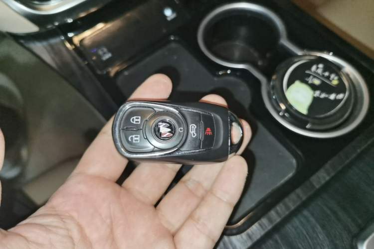 Used Buick GL8 2023 Facelifted Land Cruiser Executive Luxury Version Vehicle Key