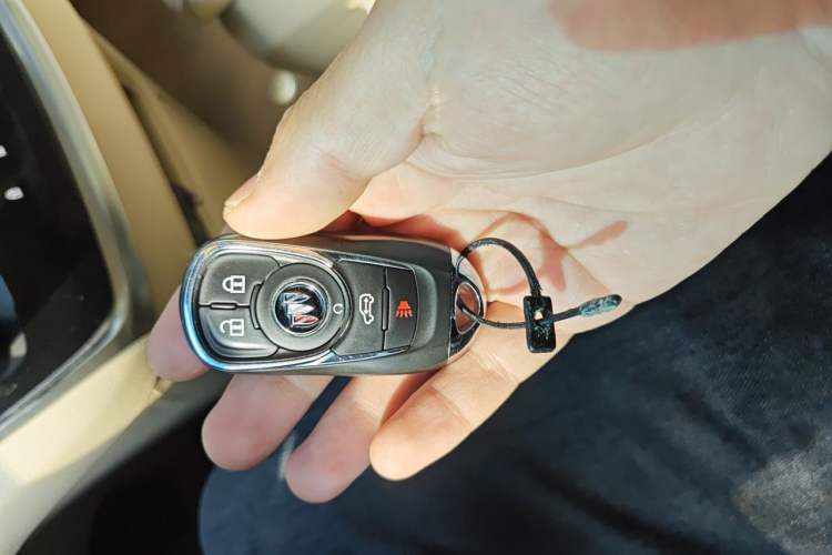 Used Buick GL8 2023 Facelifted Land Cruiser Executive Luxury Version Vehicle Key
