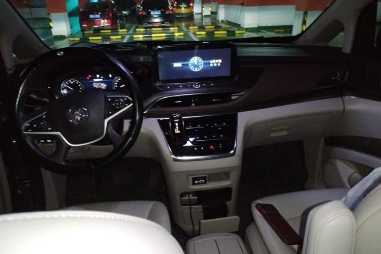 Used Buick GL8 2023 Land Executive Class Smart Enjoyment Model Center Console
