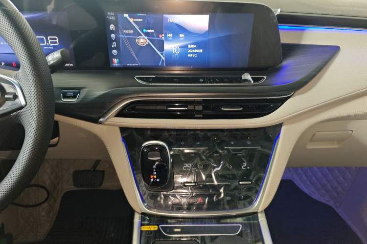 Used Buick GL8 2023 ES Lu Zun Comfort Model Audio And AC Panel