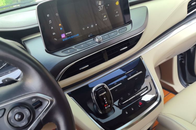 Used Buick GL8 2023 Facelifted Land Cruiser Executive Luxury Version Audio And AC Panel