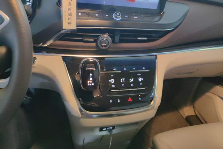 Used Buick GL8 2023 Land Executive Class Smart Enjoyment Model Audio And AC Panel