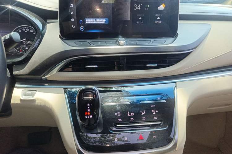 Used Buick GL8 2023 Land Executive Class 652T Luxury Model Audio And AC Panel