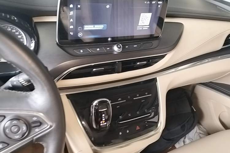 Used Buick GL8 2023 Facelifted Land Cruiser Executive Luxury Version Audio And AC Panel