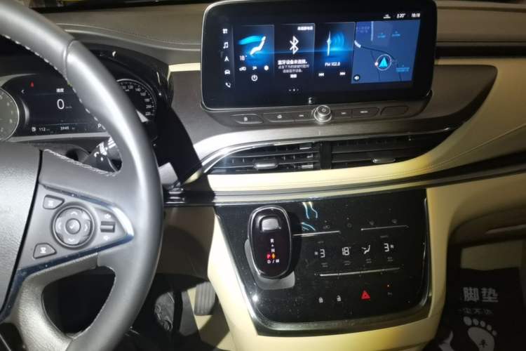 Used Buick GL8 2023 Facelifted Land Cruiser Executive Luxury Version Audio And AC Panel