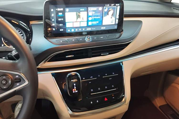 Used Buick GL8 2023 Facelifted Land Cruiser Executive Luxury Version Audio And AC Panel