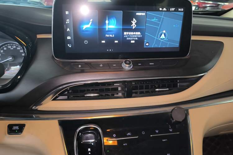 Used Buick GL8 2023 Facelifted Land Cruiser Executive Luxury Version Audio And AC Panel