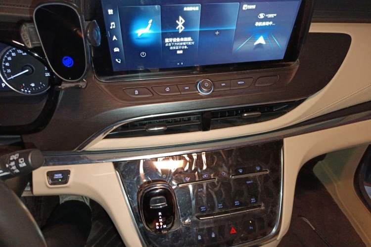 Used Buick GL8 2023 Land Executive Class 652T Smart Luxury Model Audio And AC Panel