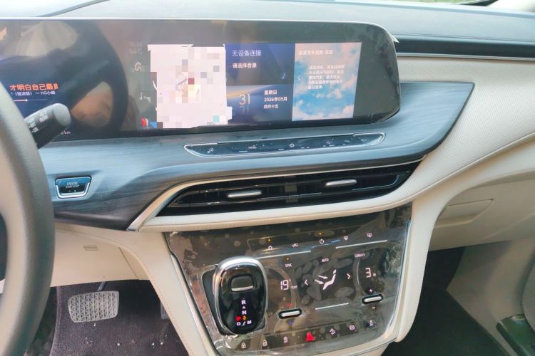 Used Buick GL8 2023 ES Lu Zun Comfort Model Audio And AC Panel