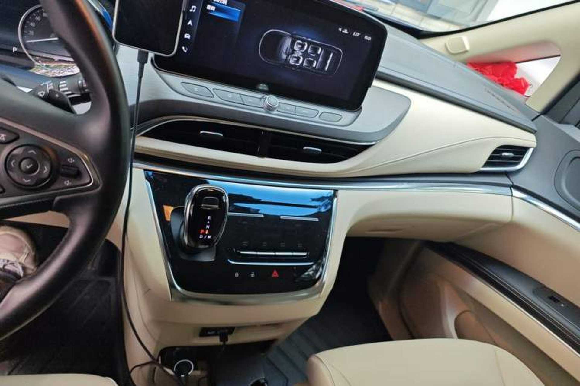 Used Buick GL8 2023 Facelifted Land Cruiser Executive Luxury Version Audio And AC Panel