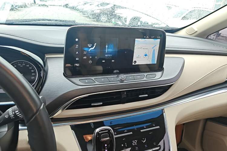 Used Buick GL8 2023 Facelifted Land Cruiser Executive Luxury Version Audio And AC Panel