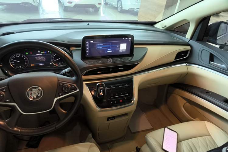 Used Buick GL8 2023 Facelifted Land Cruiser Executive Luxury Version Audio And AC Panel