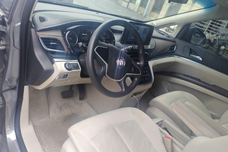 Used Buick GL8 2023 Land Executive Class Comfort Model Center Console