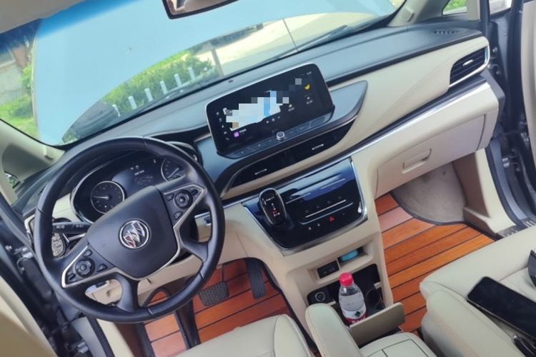 Used Buick GL8 2023 Facelifted Land Cruiser Executive Luxury Version Center Console