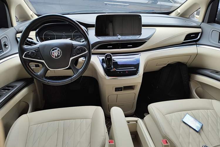 Used Buick GL8 2023 Facelifted Land Cruiser Executive Luxury Version Center Console
