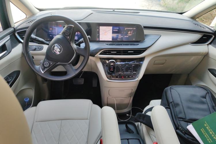 Used Buick GL8 2023 ES Lu Zun Comfort Model Center Console
