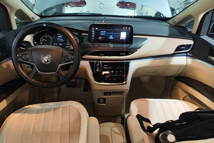 Used Buick GL8 2023 Facelifted Land Cruiser Executive Luxury Version Center Console